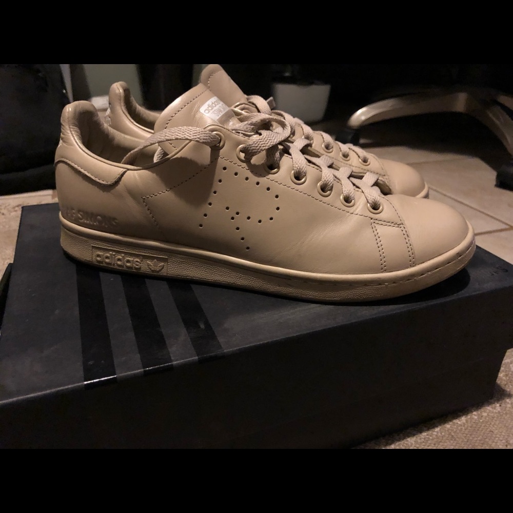 Raf Simons x Adidas “Dussan” stan smith